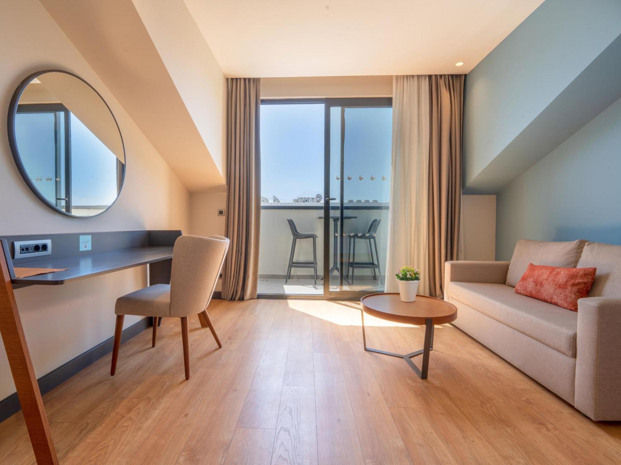 Sundia Exclusive By Liberty Fethiye Adults Only Hotel Eksteriør billede A room at the hotel