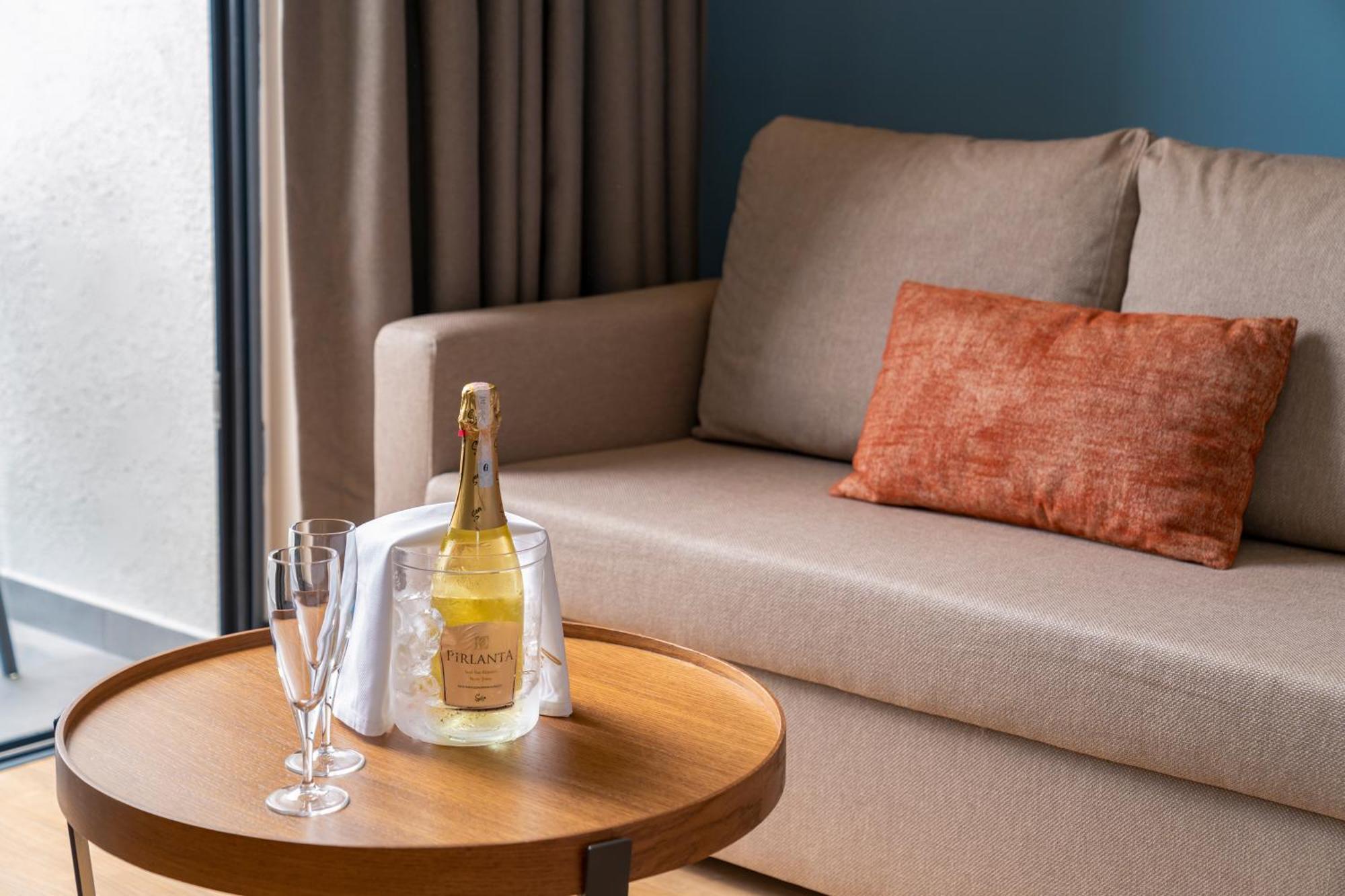 Sundia Exclusive By Liberty Fethiye Adults Only Hotel Eksteriør billede A bottle of champagne